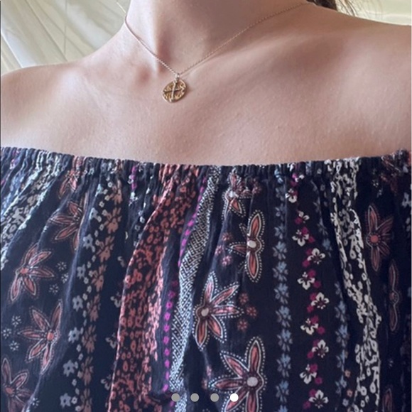 H&M patterned off the shoulder shirt - Picture 3 of 4